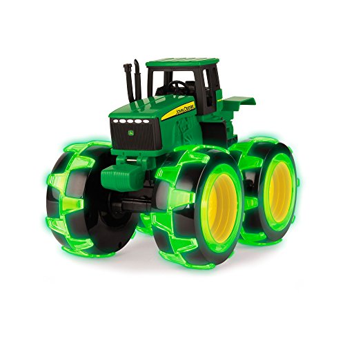 Le monstre de TOMY John Deere marche sur un tracteur à roues foudroyantes