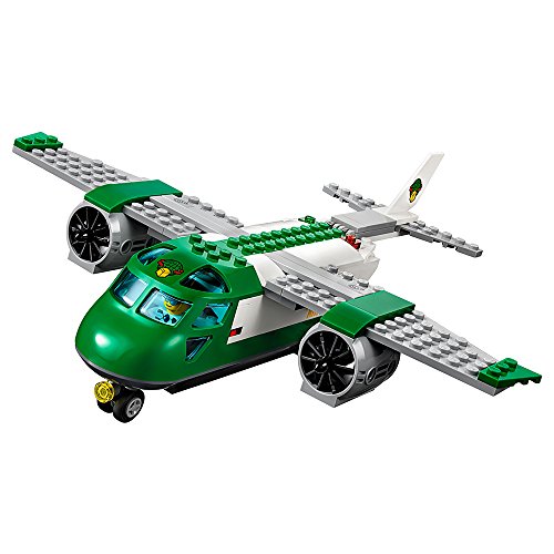 Avion cargo de l'aéroport de la ville de Lego