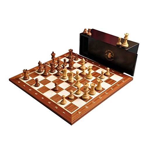 Le jeu d'échecs du grand maître de la bibliothèque